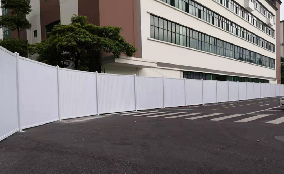 旭東施工圍擋廠家-PVC圍擋在安過(guò)程中有哪些特點(diǎn)？