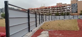 彩鋼圍擋和鐵皮圍擋的區(qū)別是什么？【旭東鋼構(gòu)圍擋】